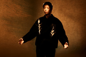 Liz Lawrence official artist image