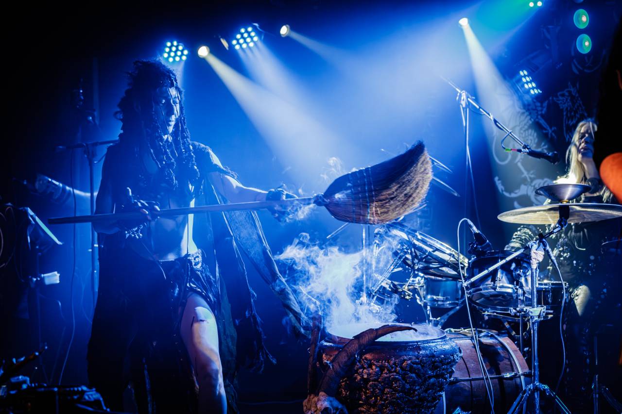 Satarial performing live